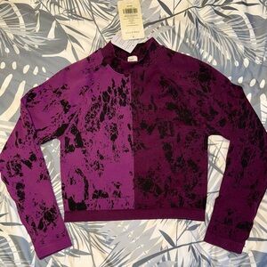Fabletics seamless long sleeved activewear top. Size Medium. NWT